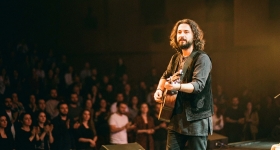 Mark Eliyahu duke performuar live në Zorlu Center Performans Sanatları Merkezi në Stamboll