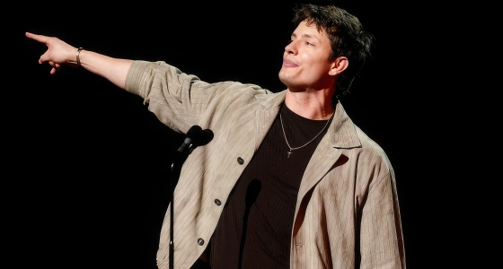 Matt Rife sur scène pour son spectacle de stand-up au The O2 Arena à Londres