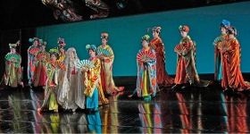 การแสดงสดโอเปร่า Eugene Onegin จาก Metropolitan Opera ที่โรงละคร Halmstads Teater ในเมืองฮาล์มสตัด