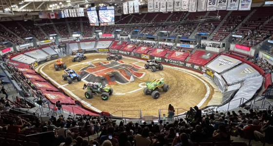 Antwerpen AFAS Dome'da gösteri yapan Monster Jam kamyonları
