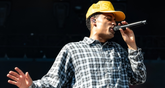 Loyle Carner a Vulfpeck vystupují na festivalu Montreux Jazz v Auditorium Stravinski v Montreux