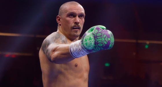 Oleksandr Usyk fighting Daniel Dubois in the boxing ring at Wembley Stadium in London