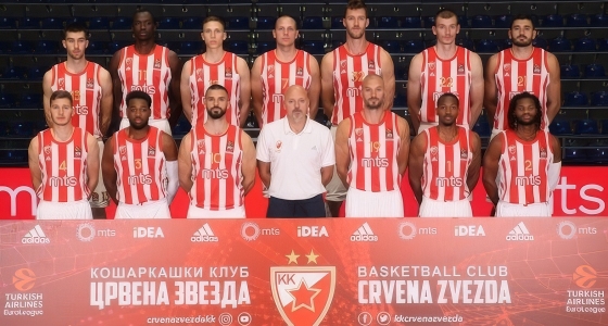 Ndeshje basketbolli mes Olympiacos dhe Crvena Zvezda në Peace and Friendship Stadium në Kallithea