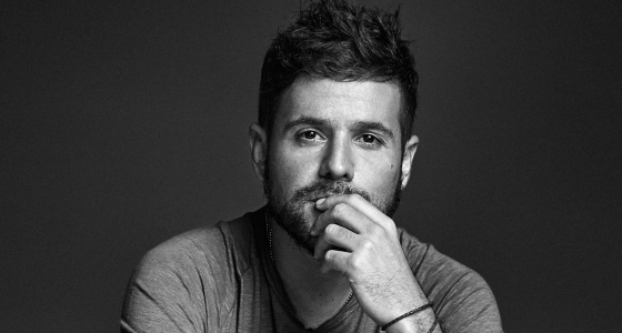 Pablo López podczas występu na żywo w Gran Teatre del Liceu w Barcelonie