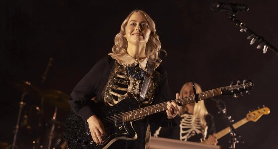 Phoebe Bridgers vystupuje naživo v klubu Circuit v Londýně