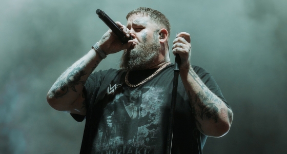 Rag N Bone Man แสดงสดที่ Piece Hall ในเมืองแฮลิแฟกซ์