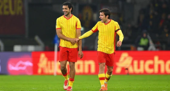 Trận bóng đá giữa RC Lens và Paris FC tại sân vận động Stade Bollaert-Delelis