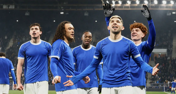 Knattspyrnuleikur milli RC Strasbourg og RC Lens á Stade de la Meinau vellinum í Strassborg