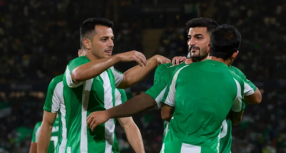 Voetbalwedstrijd tussen Real Betis Balompié en Elche CF in het Estadio de La Cartuja in Sevilla