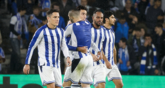 Match de football entre la Real Sociedad et le Real Betis Balompié au stade Anoeta de Gipuzkoa