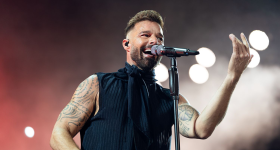 Ricky Martin opptrer live på Küçükçiftlik Park i Istanbul