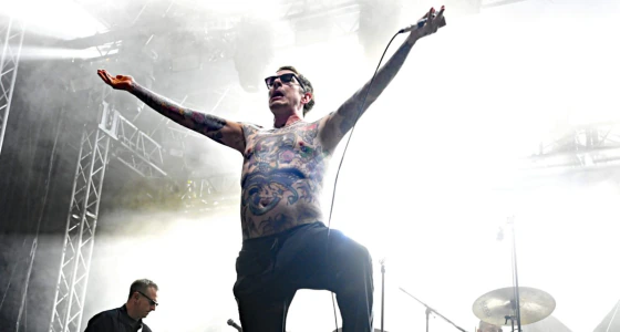 The Streets treedt op tijdens het Rock N Roll Circus in de Don Valley Bowl in Sheffield