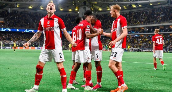 Antwerpen Bosuilstadion'da Royal Antwerp FC ve Sporting Charleroi futbol maçı