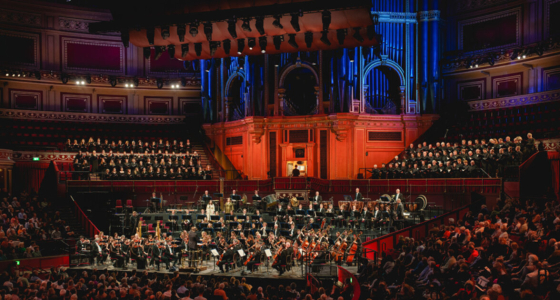 Royal Philharmonic Orchestra com o maestro Vasily Petrenko no Royal Albert Hall em Londres