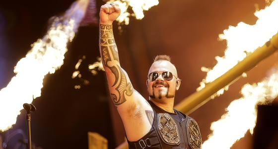 Sabaton flytja tónlist í beinni í Ahoy Rotterdam í Rotterdam