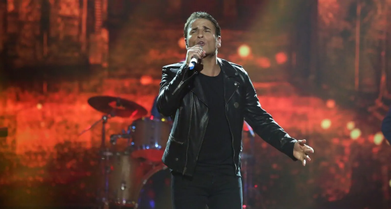 Sal Da Vinci en concert sur la scène de l'Arena Flegrea à Naples
