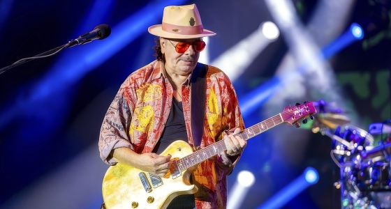 Santana แสดงสดที่ Auditorio Marina Norte ในเมืองวาเลนเซีย