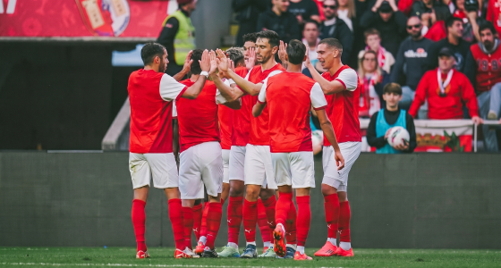 Mecz piłki nożnej SC Braga kontra Estoril Praia na stadionie Estádio Municipal de Braga w Bradze