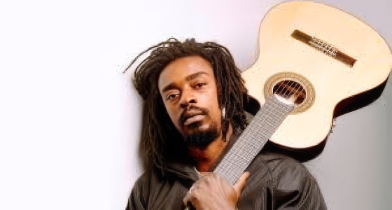 Seu Jorge และ El Kuelgue แสดงสดที่ Real Jardín Botánico Alfonso XIII ในมาดริด