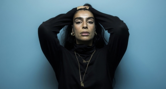 Sevdaliza แสดงสดที่ Real Jardín Botánico Alfonso XIII ในกรุงมาดริด