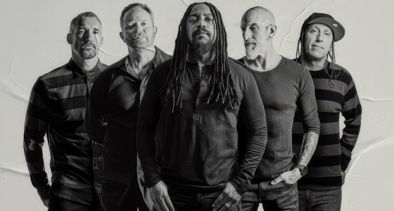 Sevendust, Manchester'daki Gullivers mekanında sahnede