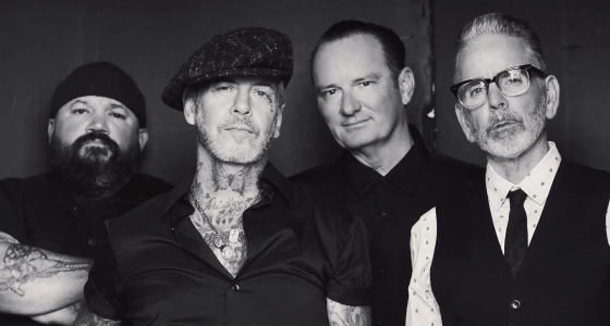 Social Distortion optræder live på scenen i Halle 622 i Zürich