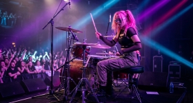 Stella Bossi duke performuar live në 42 Venue në Stamboll