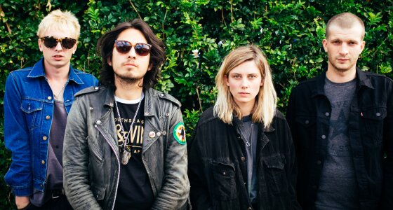Swim Deep'in Londra'daki The Moth Club'da gerçekleşen canlı performansı