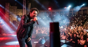 Teoman, İstanbul Harbiye Cemil Topuzlu sahnesinde konser veriyor