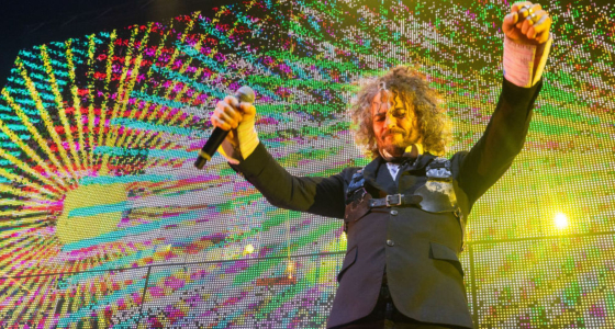 The Flaming Lips esiintymässä livenä Piece Hallissa Halifaxissa