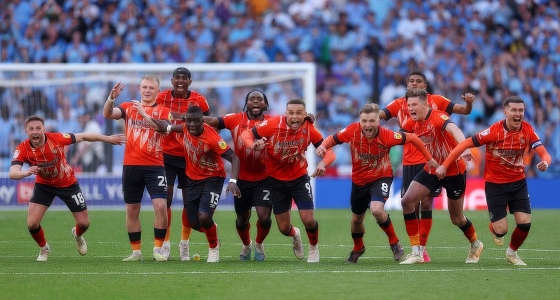 Ndeshje futbolli mes Tottenham dhe Luton Town në stadiumin Tottenham Hotspur në Londër