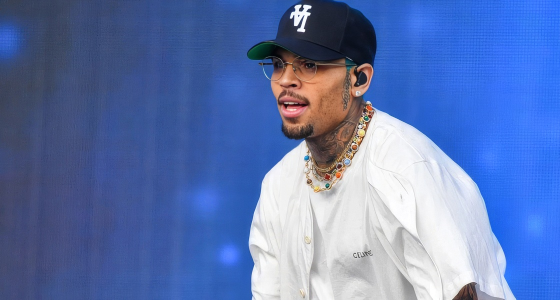 Usher ja Chris Brown esiintymässä livenä Raymond James Stadiumilla Tampassa