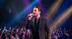 Yalın nastupa uživo u Volkswagen Areni u Istanbulu