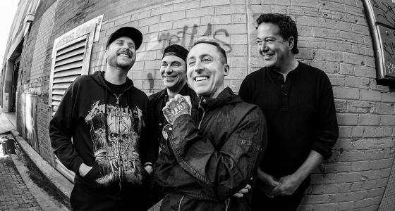 Yellowcard nastupa uživo u dvorani Junkyard u Dortmundu