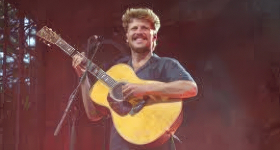 Ziggy Alberts แสดงสดที่ Royal Albert Hall ในลอนดอน