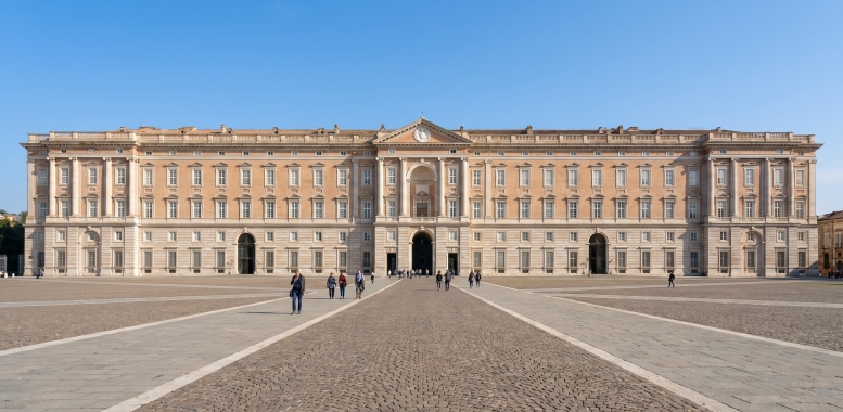 Reggia Di Caserta Piazza Carlo Di Borbone