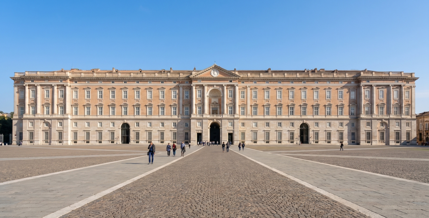 Reggia Di Caserta Piazza Carlo Di Borbone